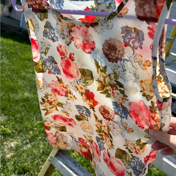 Floral silk/sheer tank top - Picture 3 of 6